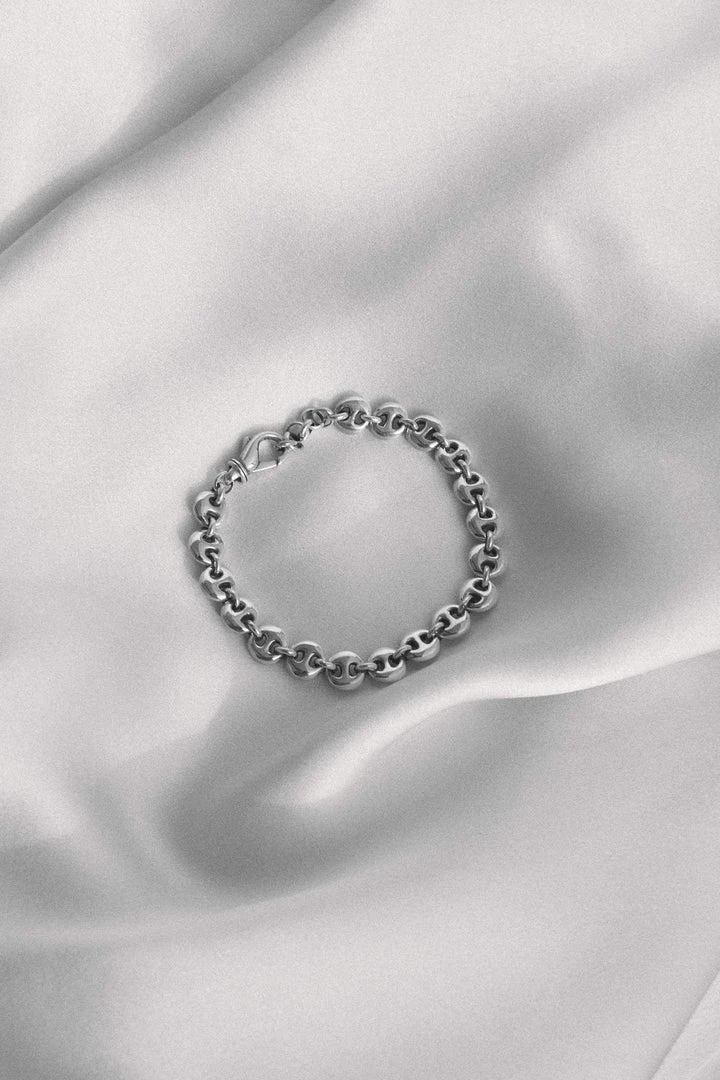 Sophie Buhai Small Circle Link Bracelet Gift Guide 4 Sophie Buhai Small Circle Link Bracelet Gift Guide