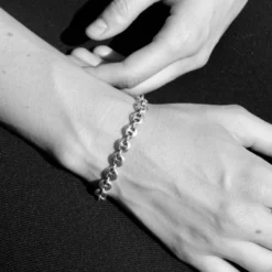 Sophie Buhai Small Circle Link Bracelet Gift Guide