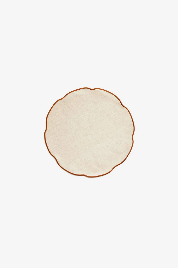 Chiarastella Cattana Home Living Nura Round Placemat - Pain/Brulee 3 Chiarastella Cattana Home Living Nura Round Placemat - Pain/Brulee